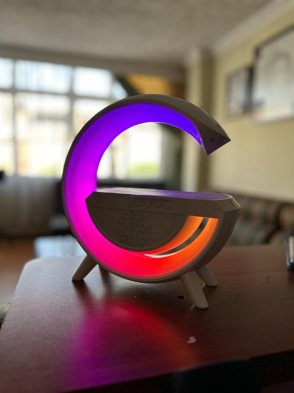 Parlante Lampara con carga inalámbrica