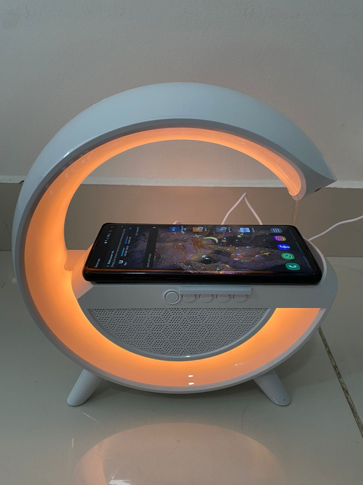 Parlante Lampara con carga inalámbrica